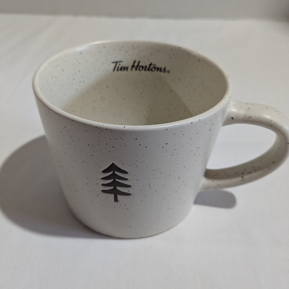 Tim Hortons Holiday Edition Ceramic Coffee Mug 2022 Etched Tree 14 Oz